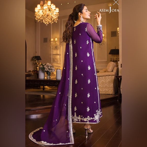 From the unstitched collection of Asim Jofa - Picture 3 of 4